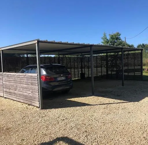 Dans Le Perigord بيت للعطل